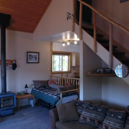 Yellow Dog Lodge, Inc. Йеллоунайф Экстерьер фото